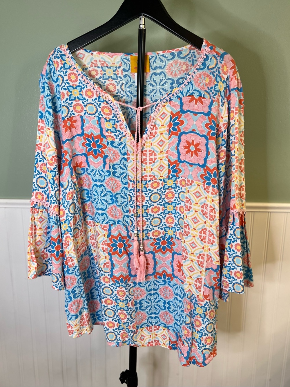 Ruby Rd. Printed Tie-Neck Tunic w/Bell Sleeve in Pink, Blue & Cream. Sz 1X